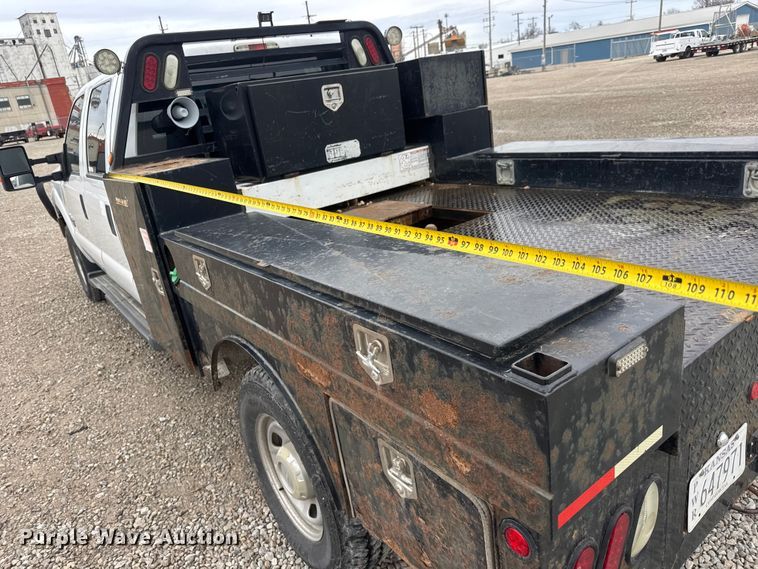 image for item ET1551 2015 Ford F350 Crew Cab flatbed pickup truck