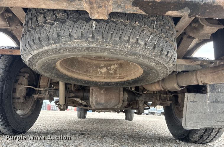 image for item ET1551 2015 Ford F350 Crew Cab flatbed pickup truck