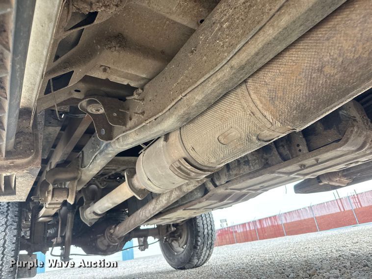 image for item ET1551 2015 Ford F350 Crew Cab flatbed pickup truck