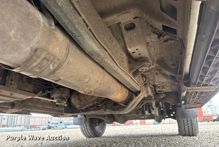 image for item ET1551 2015 Ford F350 Crew Cab flatbed pickup truck