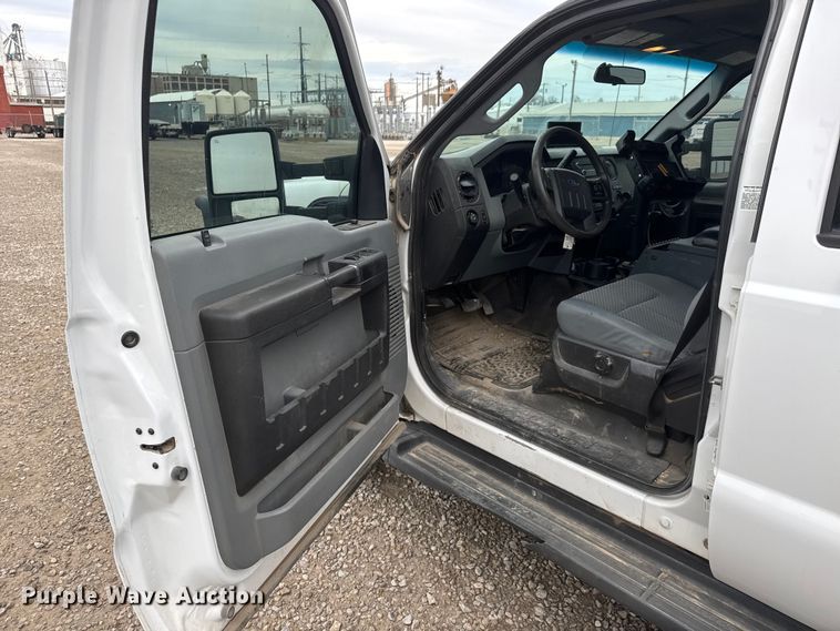 image for item ET1551 2015 Ford F350 Crew Cab flatbed pickup truck