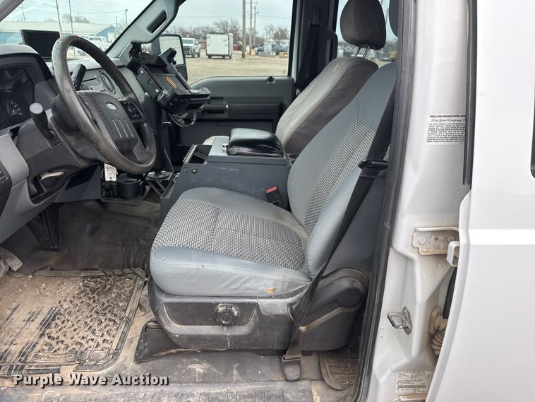 image for item ET1551 2015 Ford F350 Crew Cab flatbed pickup truck