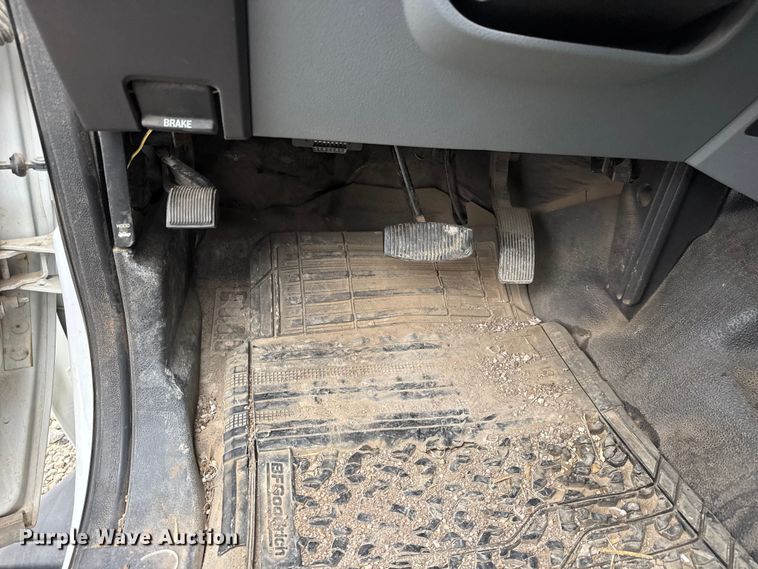 image for item ET1551 2015 Ford F350 Crew Cab flatbed pickup truck