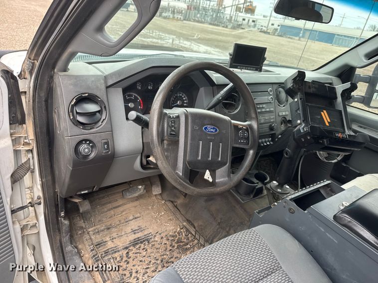 image for item ET1551 2015 Ford F350 Crew Cab flatbed pickup truck