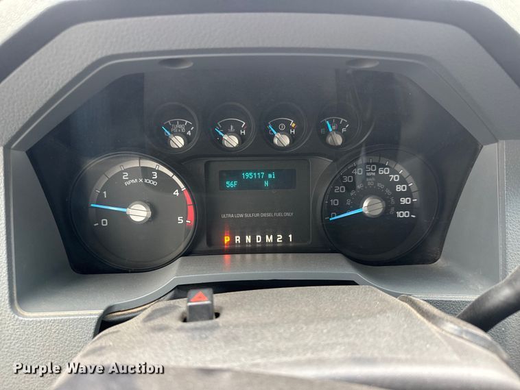 image for item ET1551 2015 Ford F350 Crew Cab flatbed pickup truck