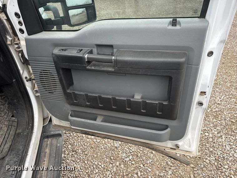 image for item ET1551 2015 Ford F350 Crew Cab flatbed pickup truck