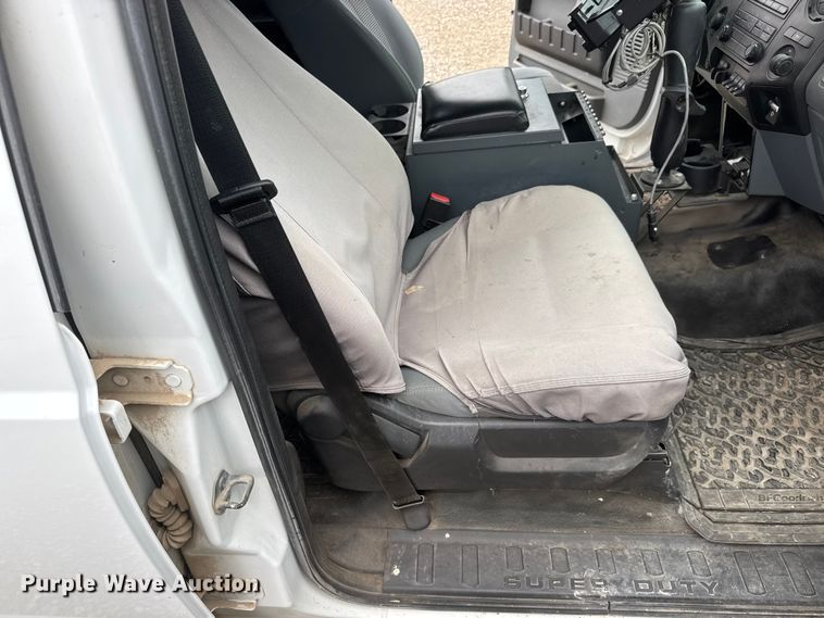 image for item ET1551 2015 Ford F350 Crew Cab flatbed pickup truck