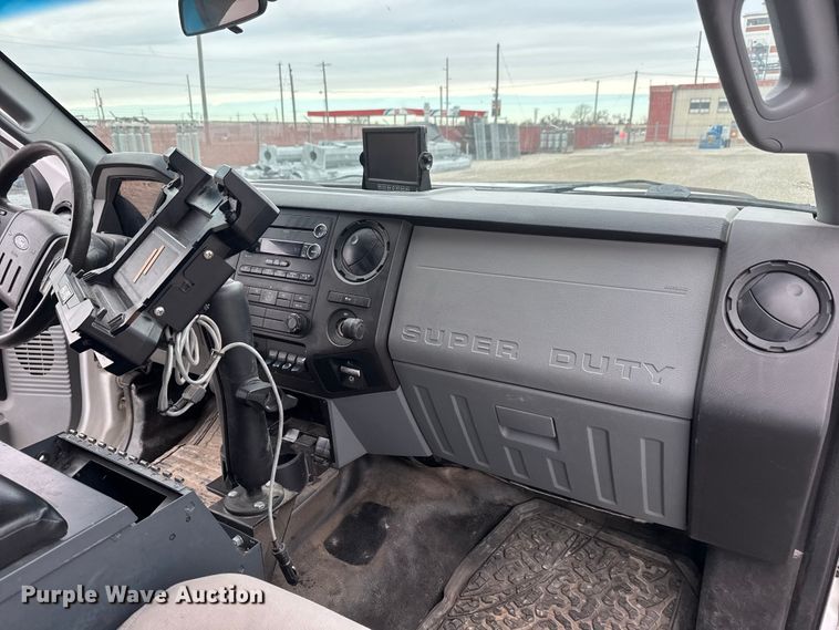 image for item ET1551 2015 Ford F350 Crew Cab flatbed pickup truck