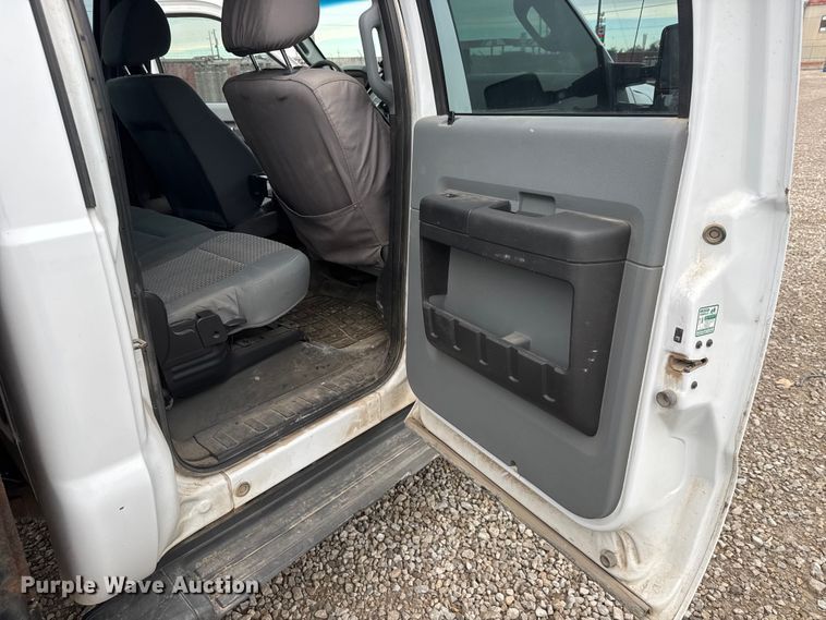 image for item ET1551 2015 Ford F350 Crew Cab flatbed pickup truck