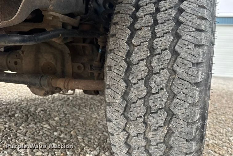 image for item ET1551 2015 Ford F350 Crew Cab flatbed pickup truck