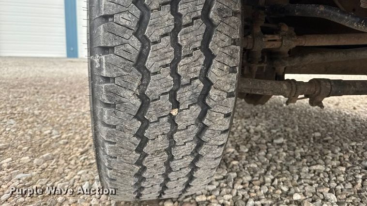 image for item ET1551 2015 Ford F350 Crew Cab flatbed pickup truck