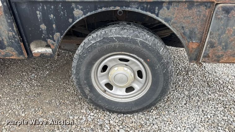 image for item ET1551 2015 Ford F350 Crew Cab flatbed pickup truck