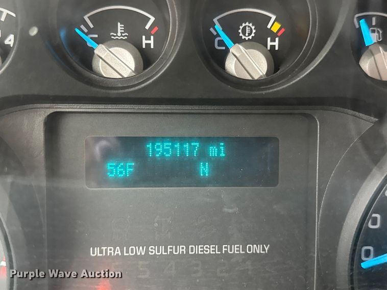 image for item ET1551 2015 Ford F350 Crew Cab flatbed pickup truck