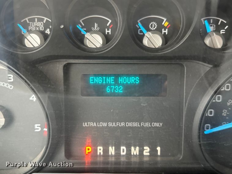 image for item ET1551 2015 Ford F350 Crew Cab flatbed pickup truck