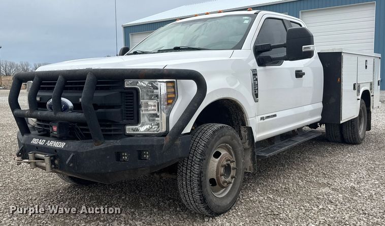 image for item ET1552 2019 Ford F350 Ext. Cab utility bed pickup truck