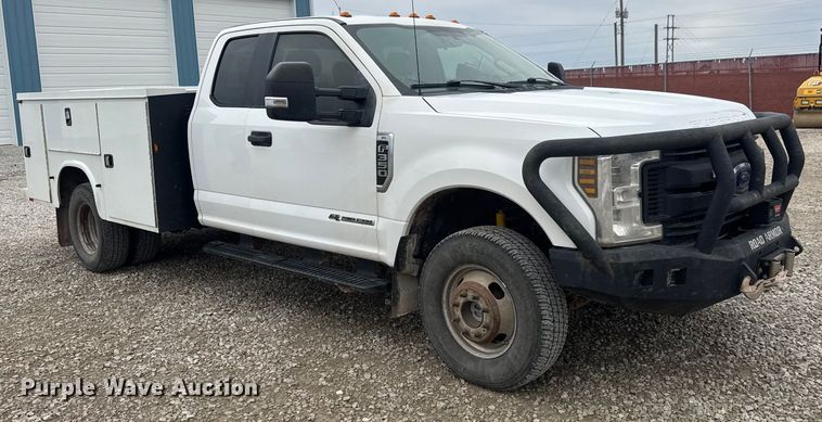 image for item ET1552 2019 Ford F350 Ext. Cab utility bed pickup truck