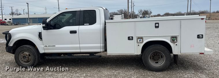 image for item ET1552 2019 Ford F350 Ext. Cab utility bed pickup truck