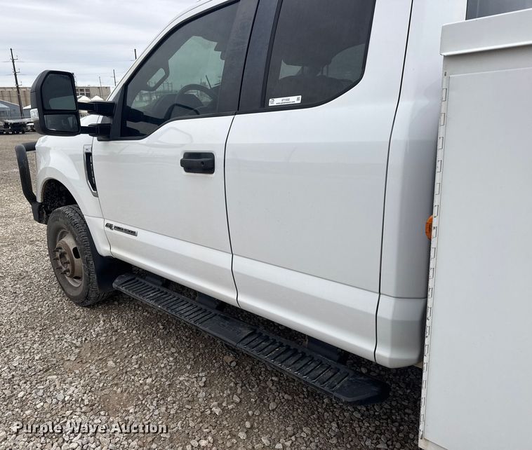 image for item ET1552 2019 Ford F350 Ext. Cab utility bed pickup truck