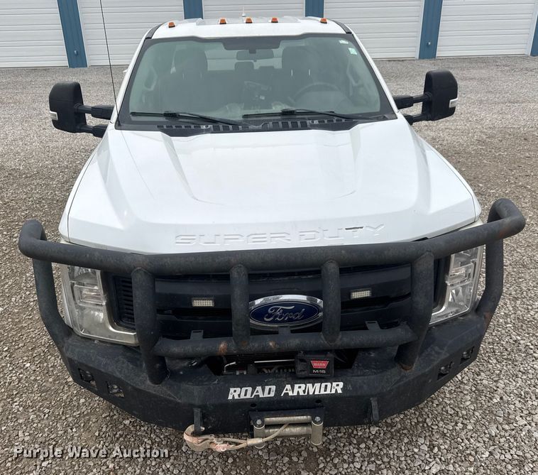 image for item ET1552 2019 Ford F350 Ext. Cab utility bed pickup truck