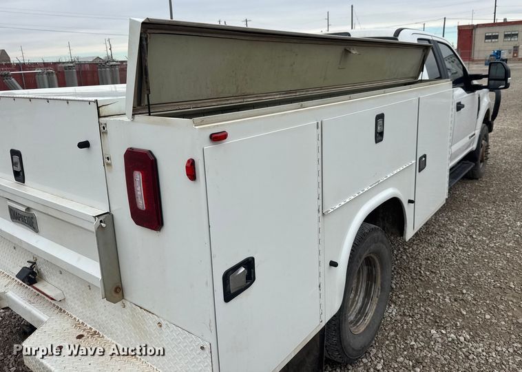 image for item ET1552 2019 Ford F350 Ext. Cab utility bed pickup truck