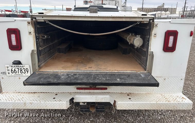 image for item ET1552 2019 Ford F350 Ext. Cab utility bed pickup truck