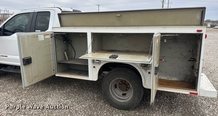 image for item ET1552 2019 Ford F350 Ext. Cab utility bed pickup truck