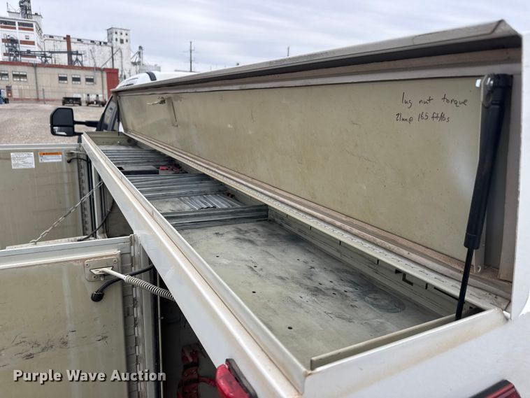 image for item ET1552 2019 Ford F350 Ext. Cab utility bed pickup truck