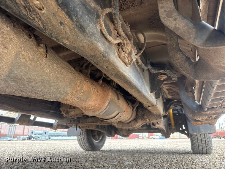 image for item ET1552 2019 Ford F350 Ext. Cab utility bed pickup truck