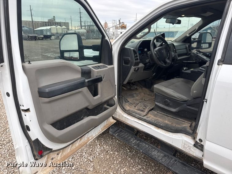 image for item ET1552 2019 Ford F350 Ext. Cab utility bed pickup truck