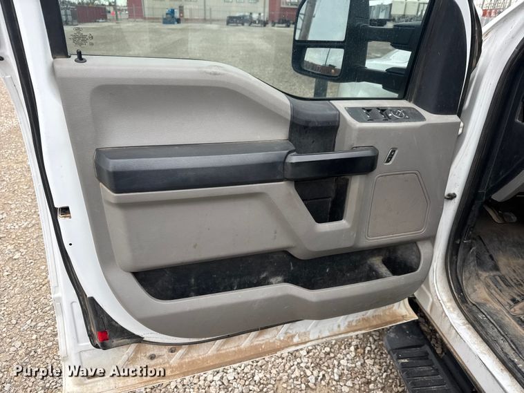 image for item ET1552 2019 Ford F350 Ext. Cab utility bed pickup truck