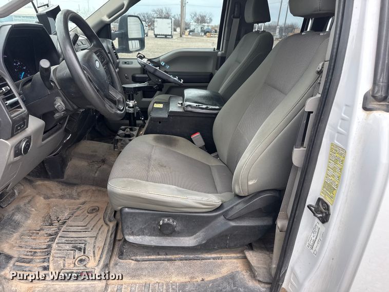 image for item ET1552 2019 Ford F350 Ext. Cab utility bed pickup truck