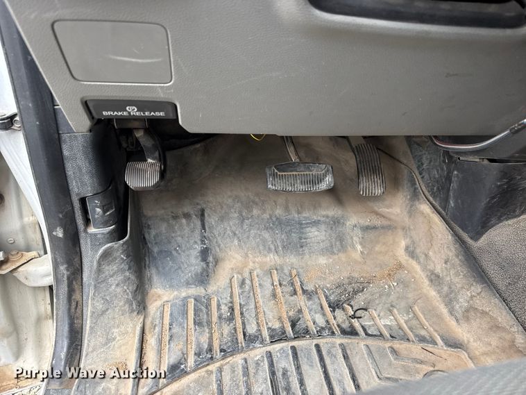 image for item ET1552 2019 Ford F350 Ext. Cab utility bed pickup truck