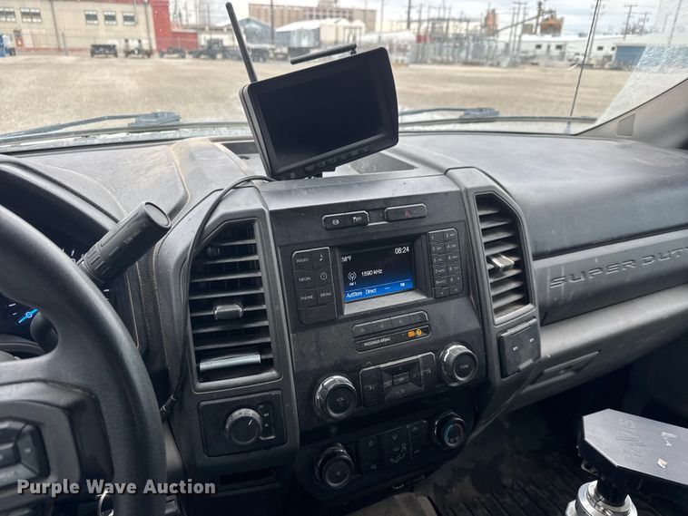 image for item ET1552 2019 Ford F350 Ext. Cab utility bed pickup truck