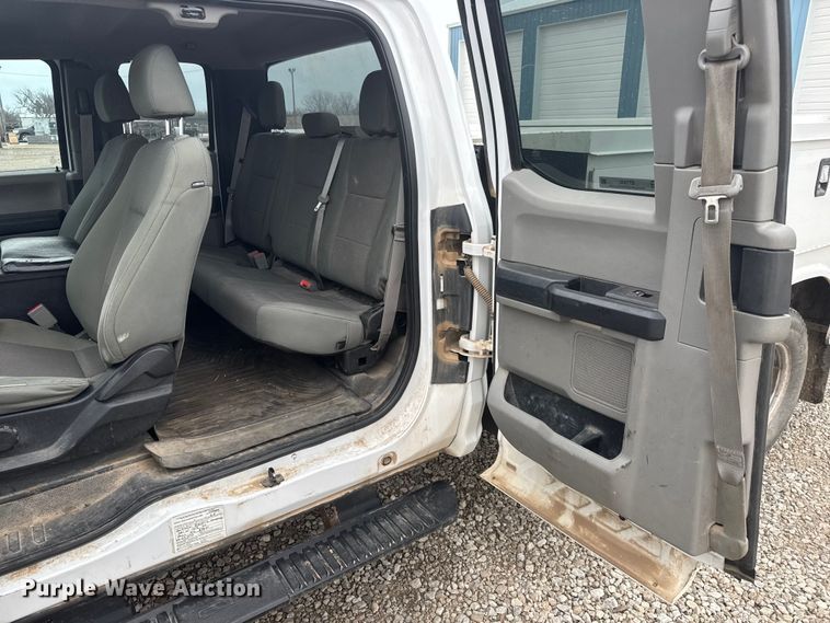 image for item ET1552 2019 Ford F350 Ext. Cab utility bed pickup truck