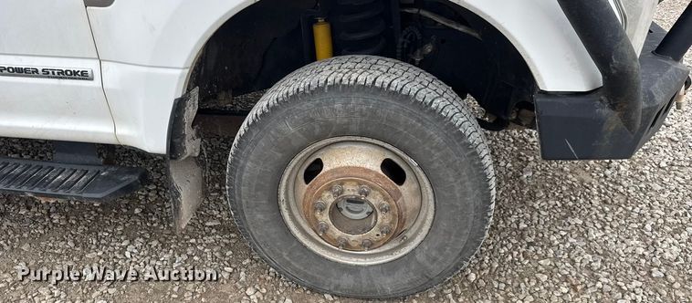 image for item ET1552 2019 Ford F350 Ext. Cab utility bed pickup truck