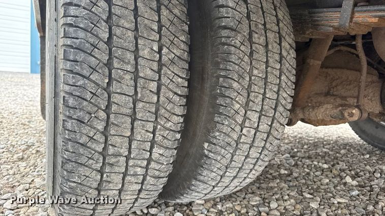 image for item ET1552 2019 Ford F350 Ext. Cab utility bed pickup truck