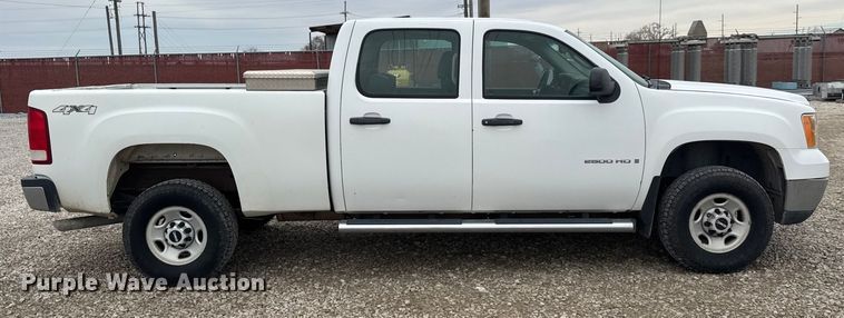 image for item ET1553 2009 GMC Sierra 2500 HD Crew Cab pickup truck