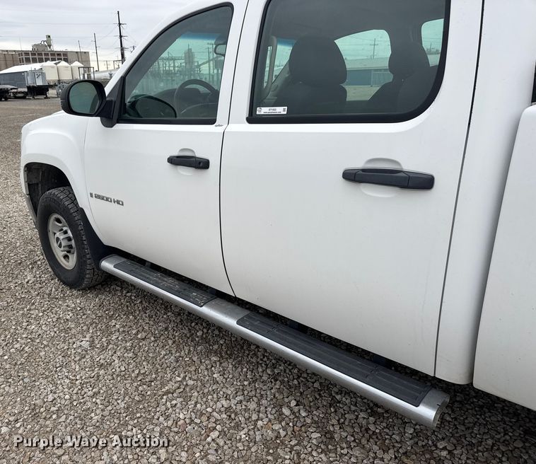image for item ET1553 2009 GMC Sierra 2500 HD Crew Cab pickup truck