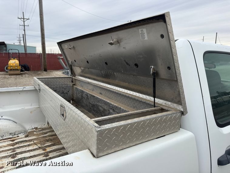 image for item ET1553 2009 GMC Sierra 2500 HD Crew Cab pickup truck