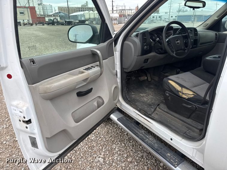 image for item ET1553 2009 GMC Sierra 2500 HD Crew Cab pickup truck