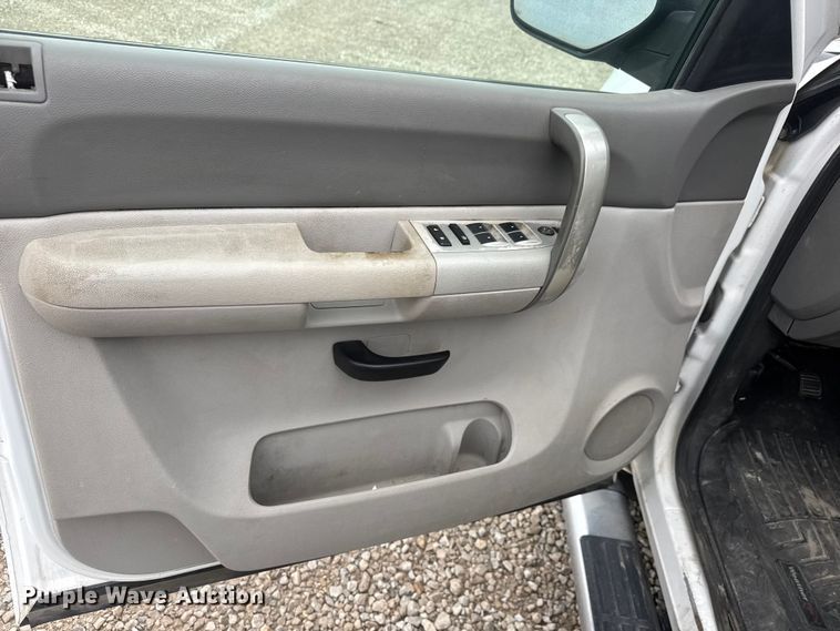 image for item ET1553 2009 GMC Sierra 2500 HD Crew Cab pickup truck