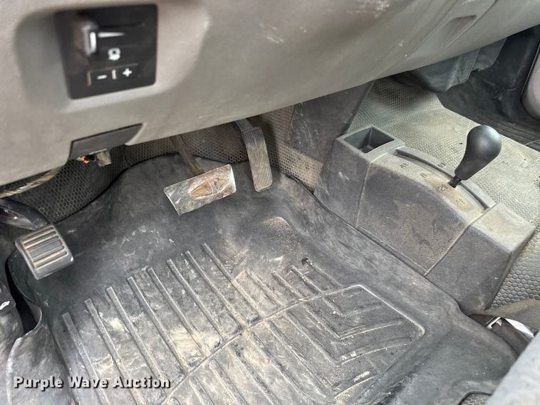 image for item ET1553 2009 GMC Sierra 2500 HD Crew Cab pickup truck