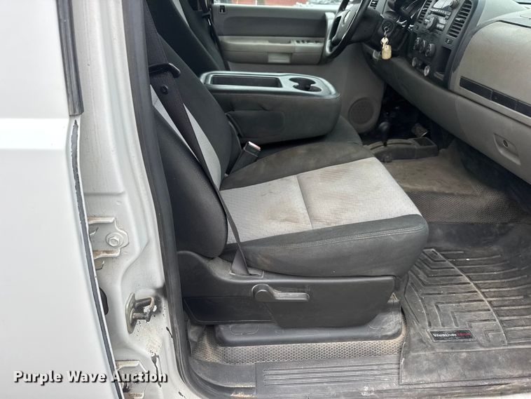 image for item ET1553 2009 GMC Sierra 2500 HD Crew Cab pickup truck