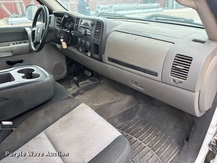 image for item ET1553 2009 GMC Sierra 2500 HD Crew Cab pickup truck