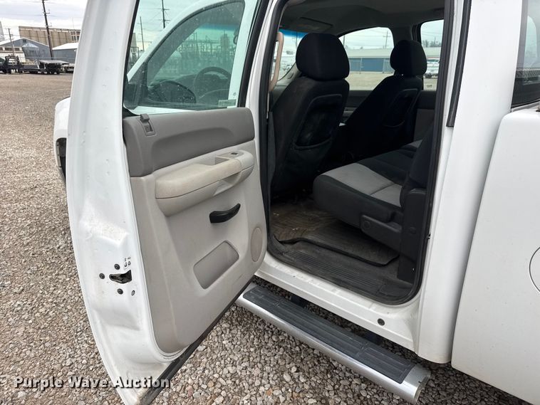 image for item ET1553 2009 GMC Sierra 2500 HD Crew Cab pickup truck