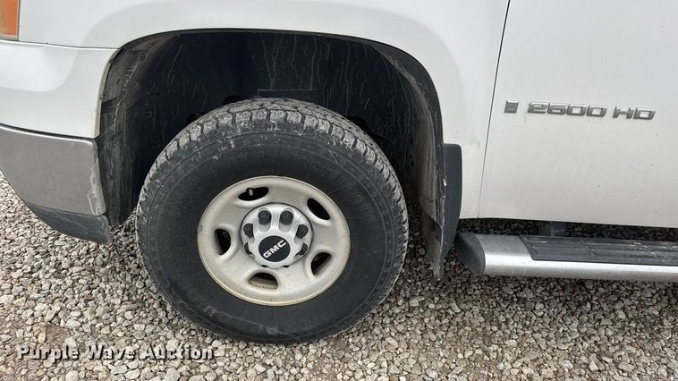 image for item ET1553 2009 GMC Sierra 2500 HD Crew Cab pickup truck