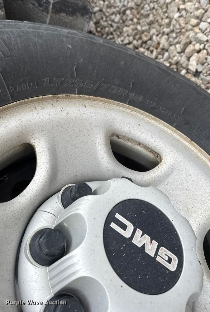 image for item ET1553 2009 GMC Sierra 2500 HD Crew Cab pickup truck