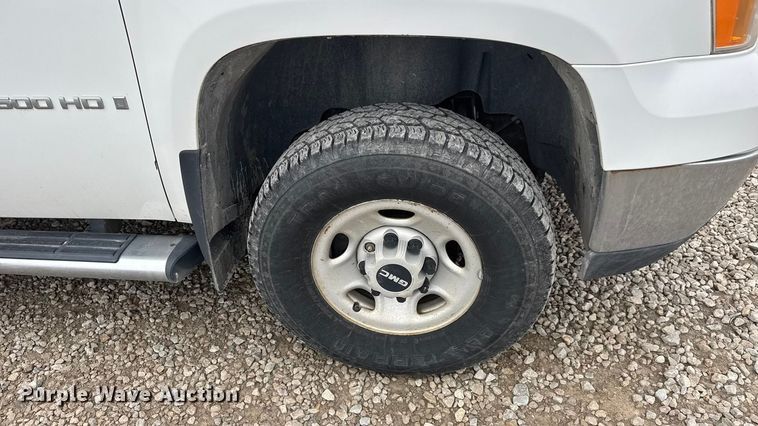 image for item ET1553 2009 GMC Sierra 2500 HD Crew Cab pickup truck