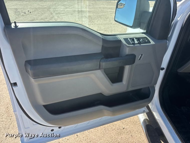 image for item ET1559 2020 Ford F150 Crew Cab pickup truck