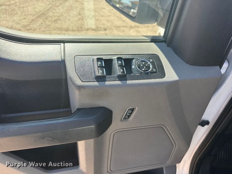 image for item ET1559 2020 Ford F150 Crew Cab pickup truck